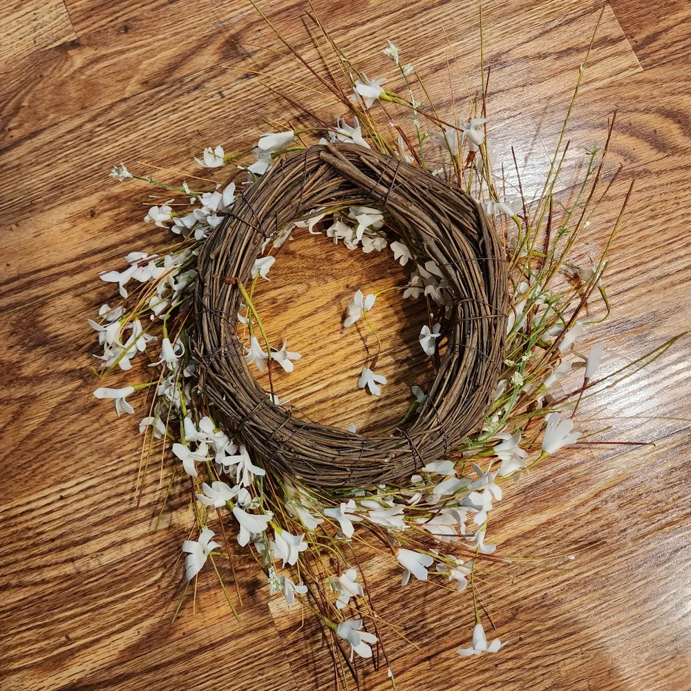 Farmhouse White Cream Floral Natural Wreath (approx. 12